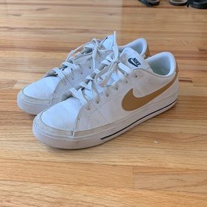 Nike Court Legacy